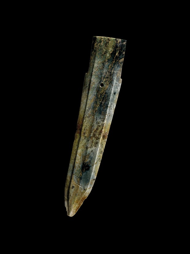 AN ARCHAIC JADE CEREMONIAL DAGGER-AXE (GE)