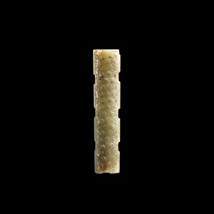 AN ARCHAIC GREEN JADE LONG PENDANT