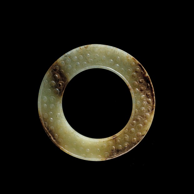 AN ARCHAIC JADE RING (HUAN)